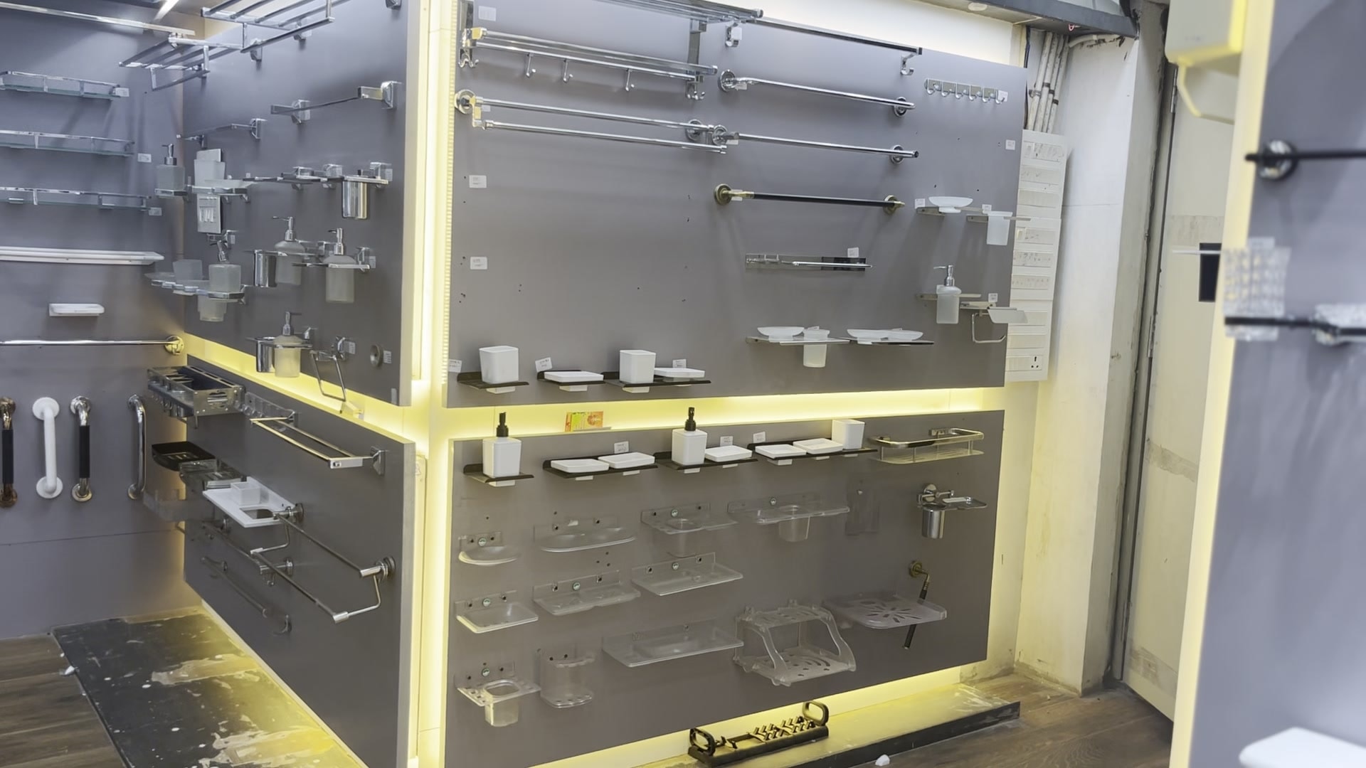 Bath accessories, rails and health faucet sets on the fittings display